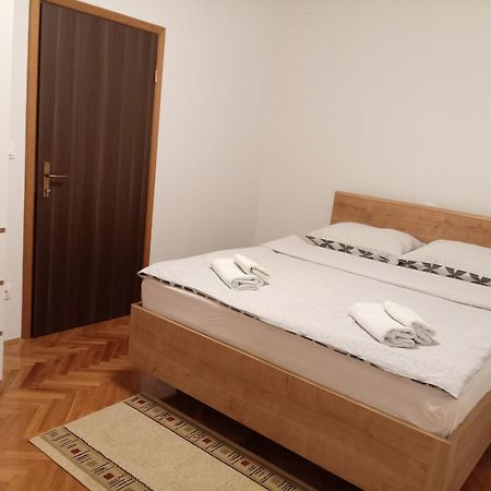 Apartmani Suzana ซริกเวนิซา ภายนอก รูปภาพ