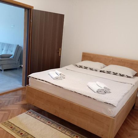 Apartmani Suzana ซริกเวนิซา ภายนอก รูปภาพ