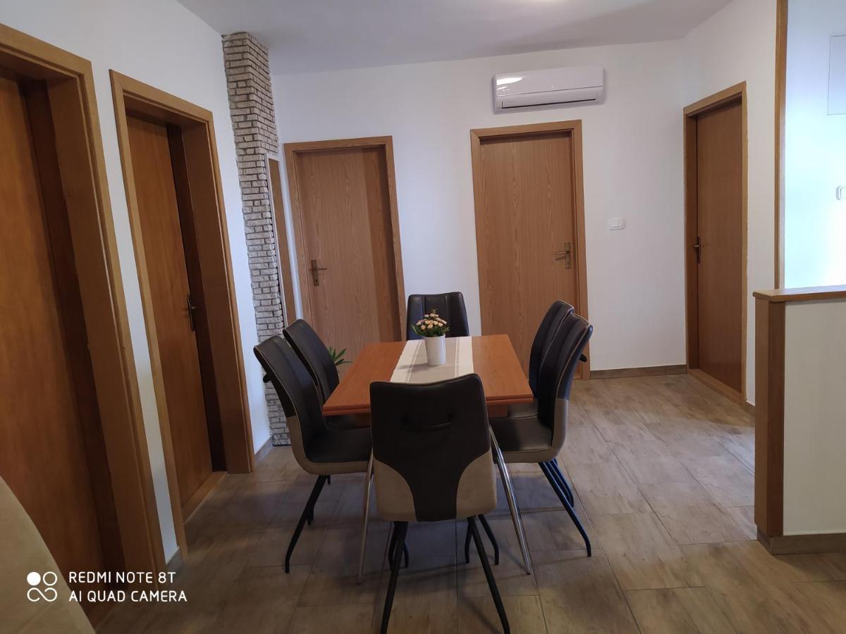 Apartmani Suzana ซริกเวนิซา ภายนอก รูปภาพ