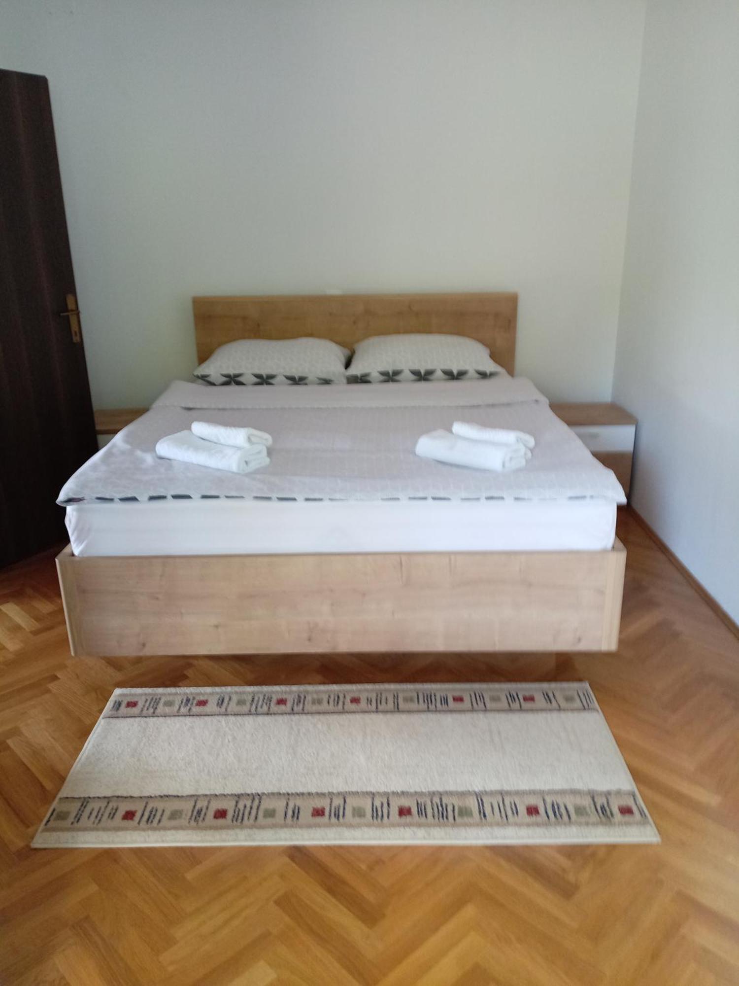 Apartmani Suzana ซริกเวนิซา ภายนอก รูปภาพ